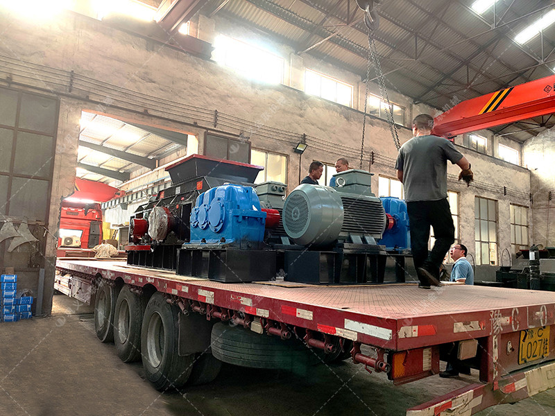 大型1208液壓對(duì)輥制砂機(jī)設(shè)備發(fā)貨 瓜米石制砂