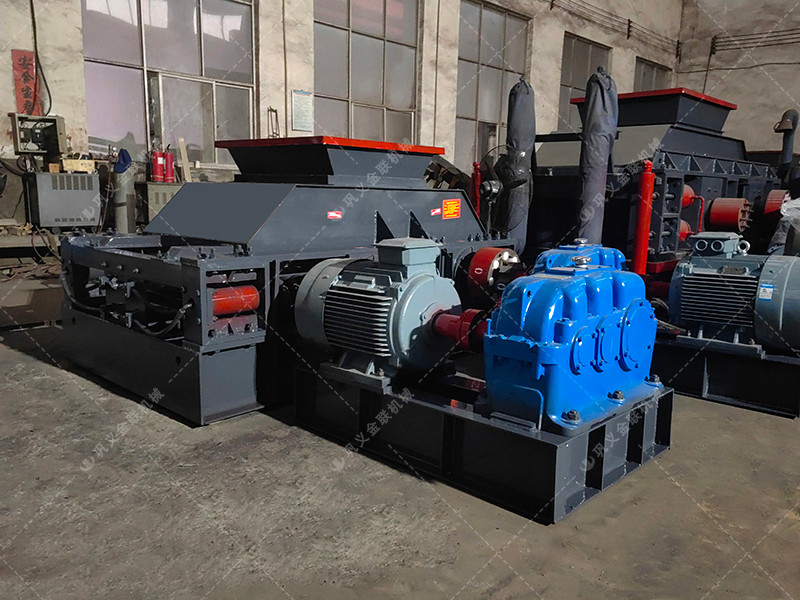 2PGC800X900大型雙齒輥破碎機發往山東濟寧破碎石頭