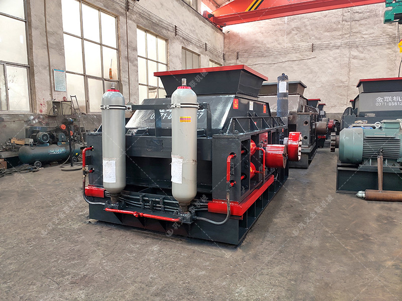 2PG1200x800大型液壓對輥破碎機發(fā)往甘肅