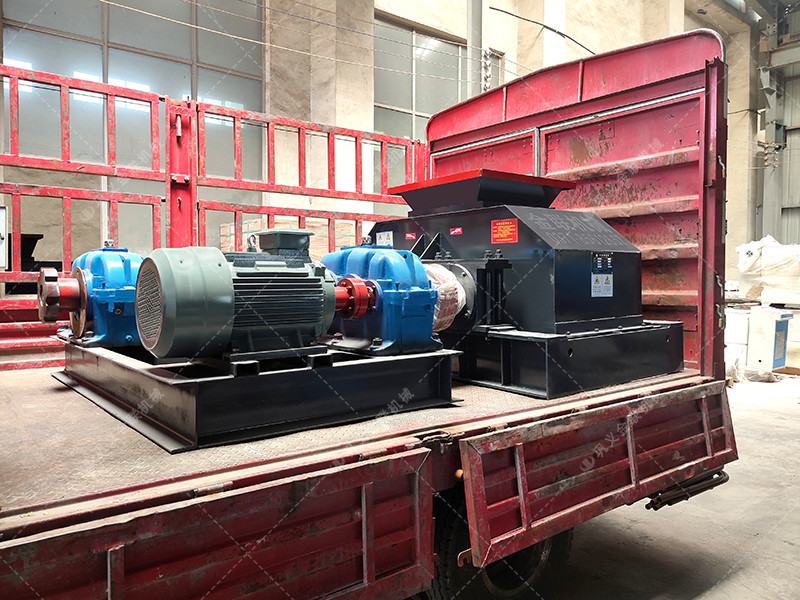 直連式對輥破碎機發(fā)貨 中小型破碎設備發(fā)往河南