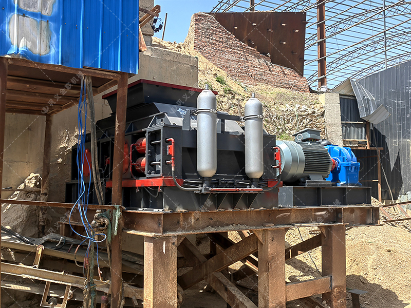 價格迷霧:影響一臺液壓對輥制砂機成本的四大核心因素 價格迷霧:影響一臺液壓對輥制砂機成本的四大核心因素